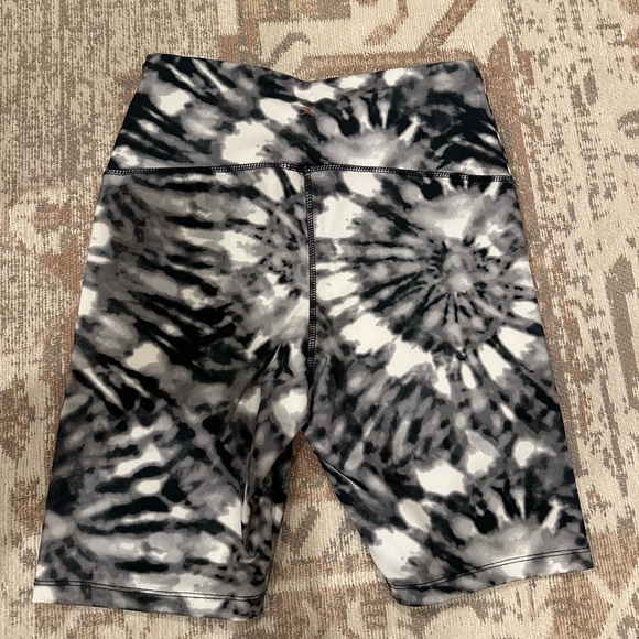 Yoga Shorts - Picture 4 of 4